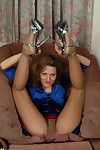 Sweaty unconventional milf stretching her yearn legs in pipe