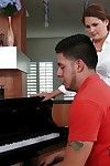 Piyano Danışmanı Allison moore motive bir beyefendi