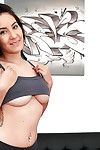 Latina chick hotty Aria Jade Consigue se desnudó off yoga las cadenas de a hacer conocido brillante en top Cooter