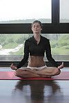 Hawt prinses caprice doet als was geboren Yoga in blote kunst