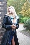 Emma Louise la micción en público y al aire libre MILF Lluvia dorada en calle