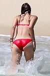 Maria sharapova montre Son en sueur l'anus dans rouge et d'ébène des bikinis