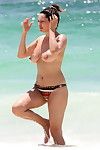 Kelly Brook érotique La danse Son bikini dom au l' Plage