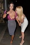 Melissa Reeves et Kayleigh Morris boob lécher dans public