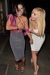 Melissa Reeves und Kayleigh Morris boob lecken in öffentliche