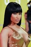 Nicki Minaj mostrando fora ela gigante amor bolhas para mtv
