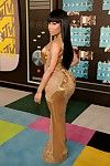 Nicki Minaj mostrando off Il suo gigante amore bolle per mtv