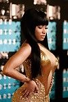nicki Minaj Mostrando off su Gigante el amor burbujas para mtv