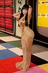 niki Minaj Pokazując off jej gigant miłość pęcherzyki dla MTV