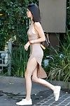 Kendall Jenner gösterir kapalı onu köfte içinde Sıcak şeffaf Kostüm