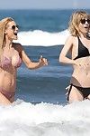 Michelle hunziker Curvas en Un diminutivo rosa Bikini en el Playa