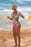 - Titsy Beyoncé Phô cô ấy Wazoo trong hoa Đồ bơi