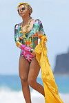 Titsy Beyonce gösterilen onu wazoo içinde çiçek Mayo