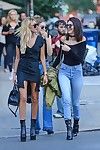 Kendall Jenner mostrando mambos in un pura camicetta in pubblico