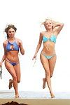 Ava Bon Jovi gösterilen kapalı onu yuvarlak Bikini apple dipleri