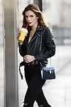Bella Thorne Arrotondati in Pizzo raccolto dom e strappato jeans