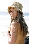 Maya paso a paso Topless en el Playa :Por: Cameron hammond