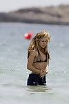 Shakira in een schraal riem Bikini in De Strand