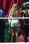 Jennifer lopez Boobsy et haut sur pattes dans bikini dom et sous-vêtements