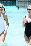 pixie lott zeigen boob Edge pokies in saftig weiß Badeanzug