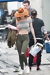 Bella Thorne Curvy mostrando chupeta pokies e resíduos