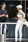 Bella Thorne arrondie et Un trou dans blanc sports sous-vêtements et collants