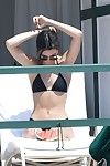 Kendall Jenner Wassermelone Snack in Kompakt ebon Bikini