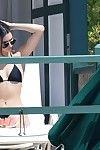 Kendall Jenner Anguria Snack in Compatto d'ebano bikini