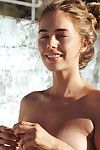 anthea página Topless Atractivo Un baños :Por: el Playa