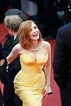 Jessica chastain breasty in gelb trägerlos Kleidung
