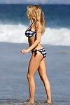 Charlotte mckinney Breasty in Blauw Gingham bikini