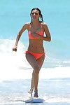 Victoria sprawiedliwości wspaniałe w Zdrobnienie pomarańczowy Bikini w w plaża