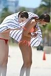 Виктория Справедливости Сказочные в уменьшительное оранжевый бикини в В Пляж