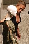 Jennifer Lopez 示 彼女の マンモス mambos に a 短 Swarthy 衣装