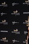 Kate Hudson gösterir kapalı onu Mambo içinde bir Açık saçık Tulum