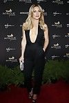 Kate Hudson zeigt aus Ihr mambos in ein Rassig jumpsuit