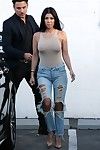 Courtney Kardashian Seethru Pokazując woblery i sutki