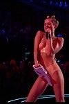 This Miley Cyrus nip-slip will give u an achy snake-y part.