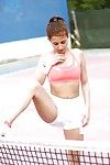 Atractivo euro la princesa Antonia Sainz dedo fumar Twat en tenis la corte
