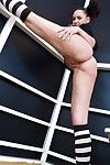 Sassy गुदामैथुन में धारीदार मोजे खुलासा उसके विशाल सूचक बहन और toying उसके गहरा घाव