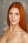 redheaded 少年 美 表示する 温泉 バット - 魅力 足 のための 華 画像