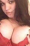 चिढ़ा पर लाइव कैमरा :द्वारा: दिखा रहा है बंद उसके लथपथ विशाल बड़े स्तन