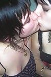 untamed Emo lesbian cuties được vui vẻ và trong nature\'s garb trên livecam