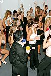 Lindo Europeu Senhoras são interessados para hardcore groupsex no o bêbado munch