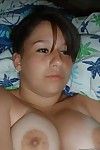 schwere juvenile Playgirl Nimmt Ihr Kleidung aus Nackt und zeigt Ihr Brüste