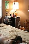 मनोरम शिशु गृहिणी प्रस्तुत नंगा में के बेडरूम
