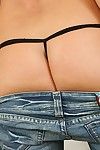 округлые Матерый красотка в джинсы раздевание и аппликатура ее Влагалище в Рядом вверх