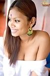 Indien Gal Asha Kumara zeigt Ihr butt Wangen während Tragen sari