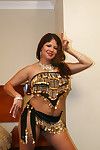 массивные индийский леди с достаточно приклад Эротические Танец и расширение ее ноги