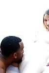 interracial scrotum likken en cocksucking voor juveniele Cutie Zomer Carter